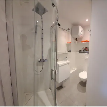 Studette Independante Gare Particulier * Hyeres